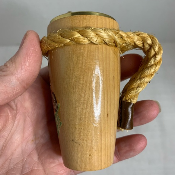 VINTAGE | Wood Salt and Pepper Shakers from the Bahamas. - Picture 9 of 13